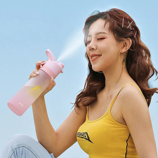 700ml Spray Water Bottle For Outdoor Sport Fitness janaila